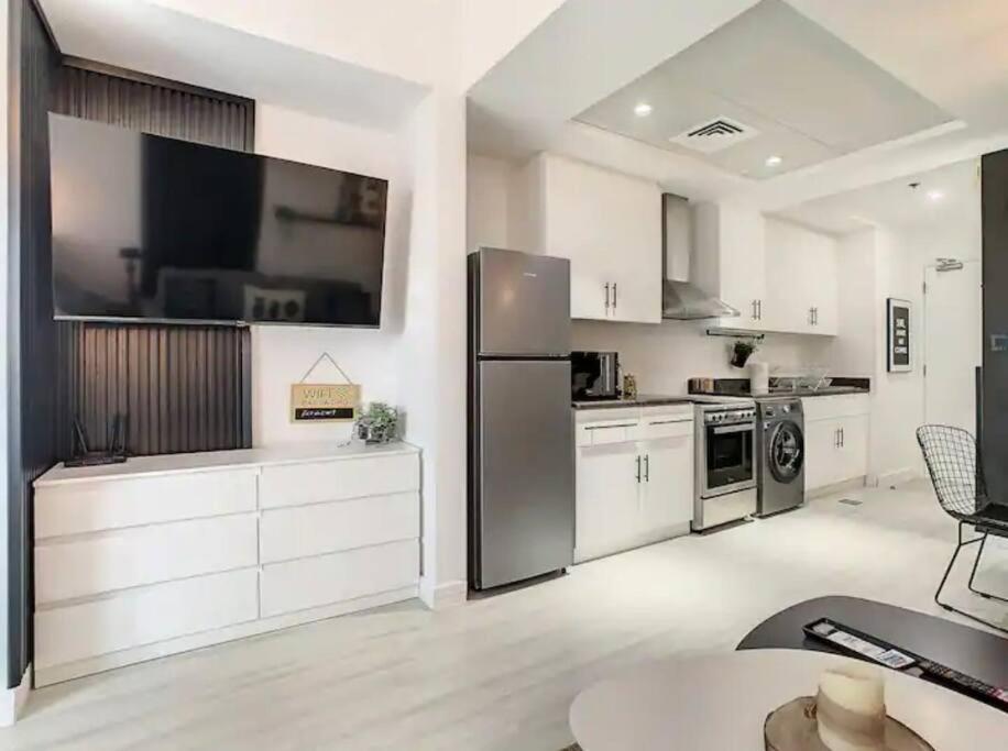 Luxury Modern Studio In Jlt With Amazing View & Rooftop Pool - Sleeps 3 Дубай Экстерьер фото