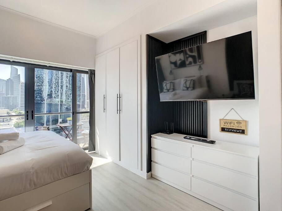 Luxury Modern Studio In Jlt With Amazing View & Rooftop Pool - Sleeps 3 Дубай Экстерьер фото