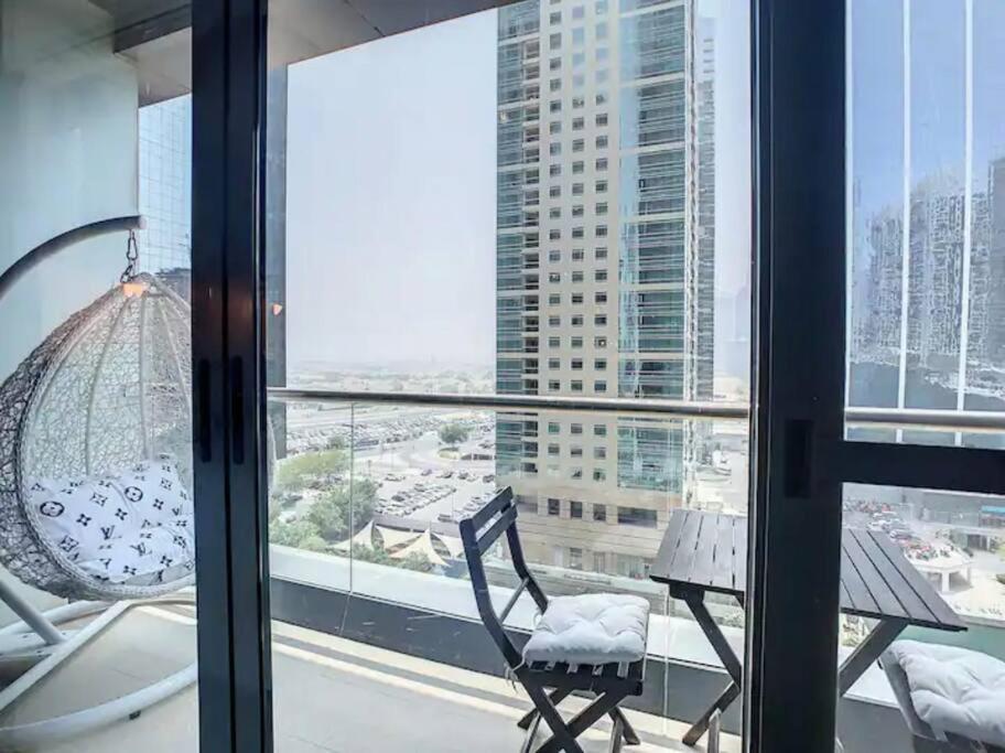 Luxury Modern Studio In Jlt With Amazing View & Rooftop Pool - Sleeps 3 Дубай Экстерьер фото