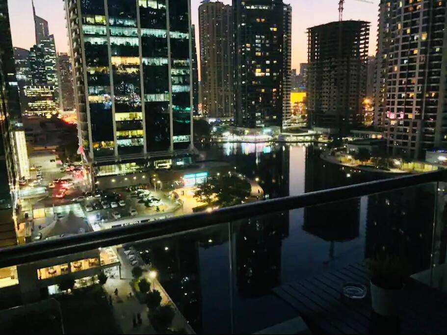 Luxury Modern Studio In Jlt With Amazing View & Rooftop Pool - Sleeps 3 Дубай Экстерьер фото