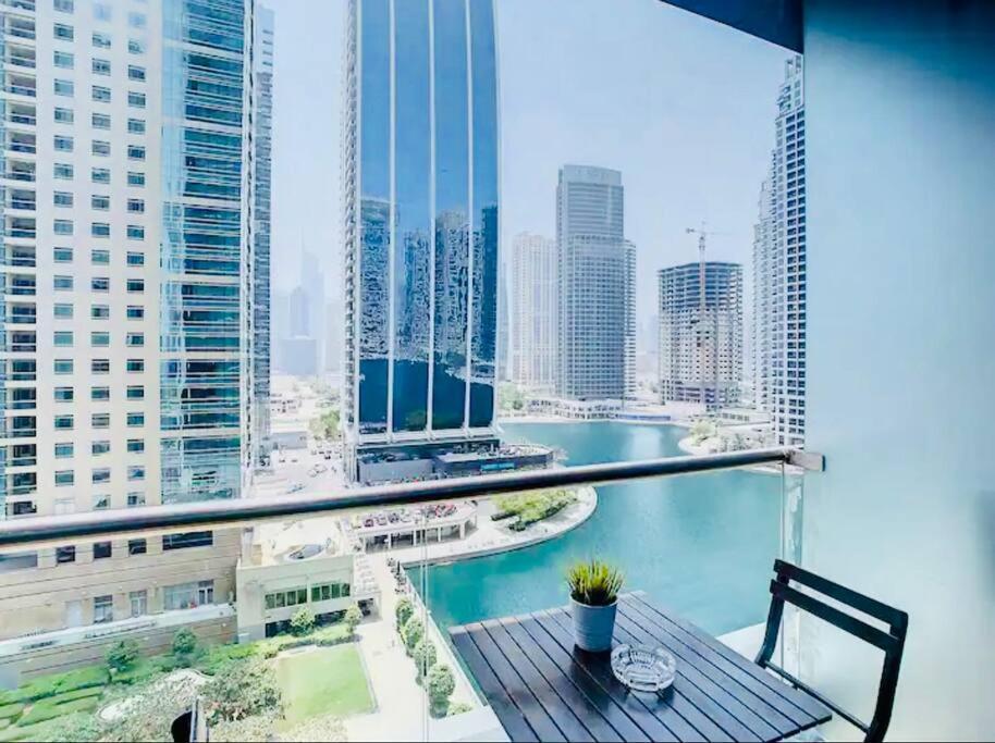 Luxury Modern Studio In Jlt With Amazing View & Rooftop Pool - Sleeps 3 Дубай Экстерьер фото